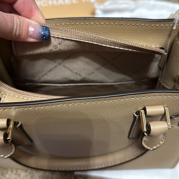 Michael Kors satchel purse/cross body - Picture 5 of 8